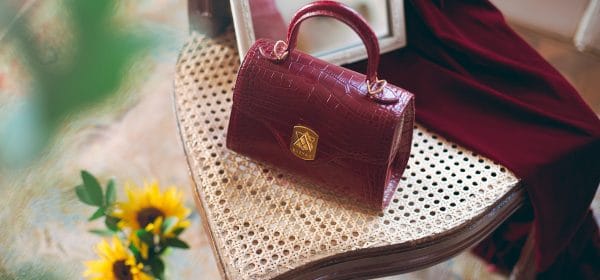 Mini Dahlia in Garnet-Red